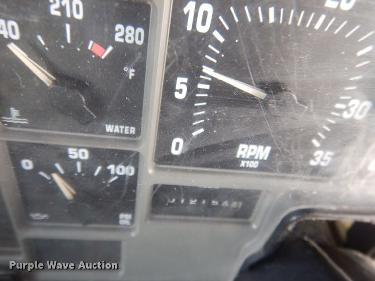 image for item DG5875 2000 International 3800 school bus