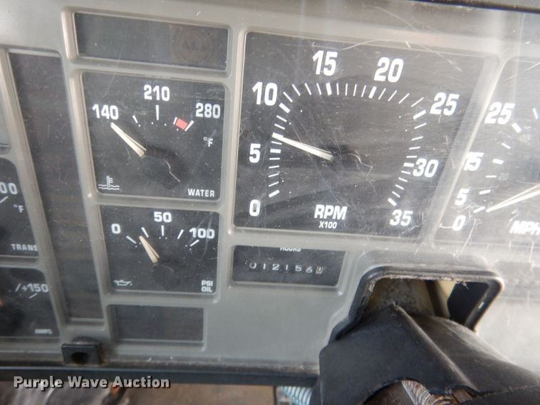 image for item DG5875 2000 International 3800 school bus