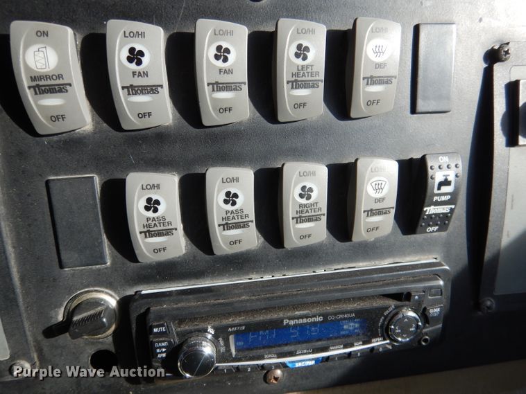 image for item DG5875 2000 International 3800 school bus