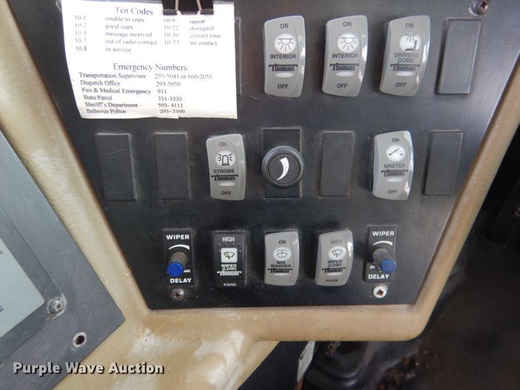 image for item DG5875 2000 International 3800 school bus