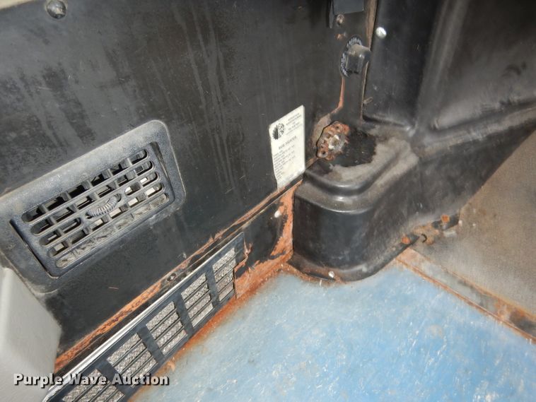 image for item DG5875 2000 International 3800 school bus