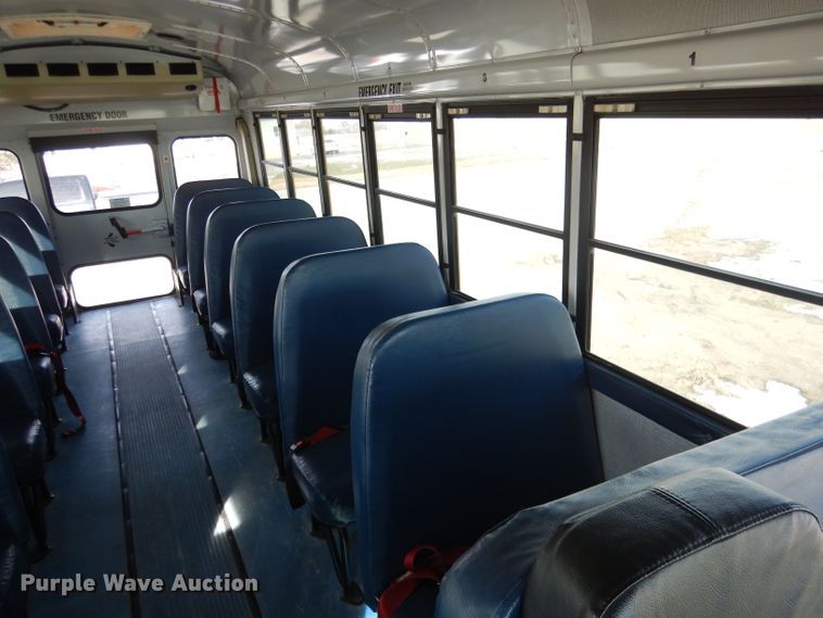 image for item DG5875 2000 International 3800 school bus