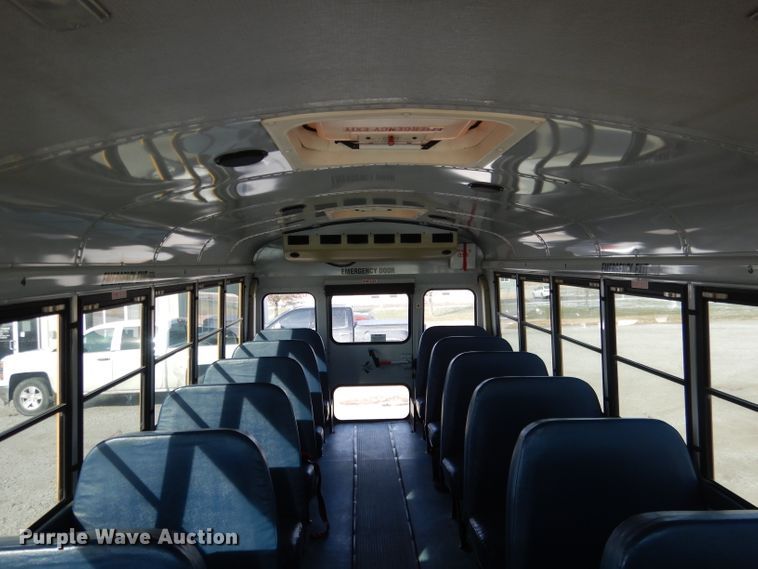 image for item DG5875 2000 International 3800 school bus