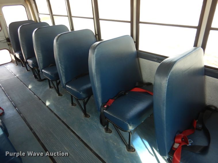 image for item DG5875 2000 International 3800 school bus