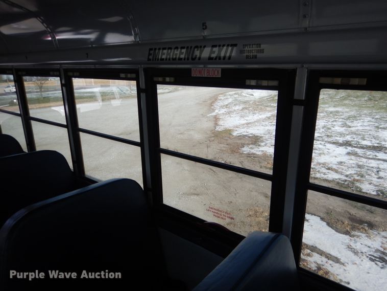 image for item DG5875 2000 International 3800 school bus