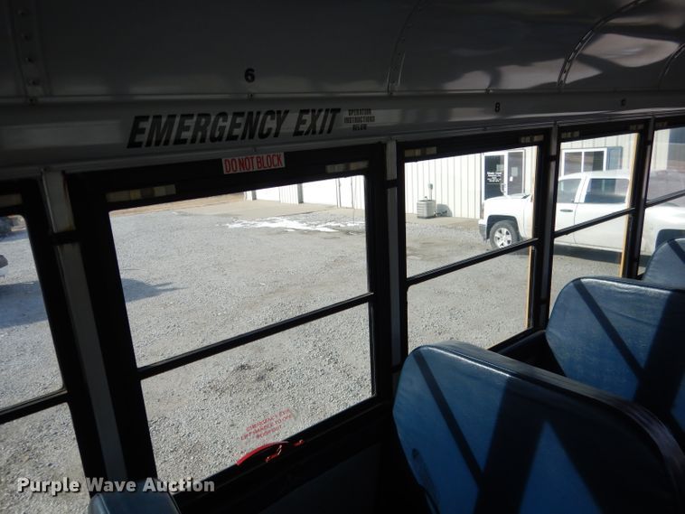 image for item DG5875 2000 International 3800 school bus