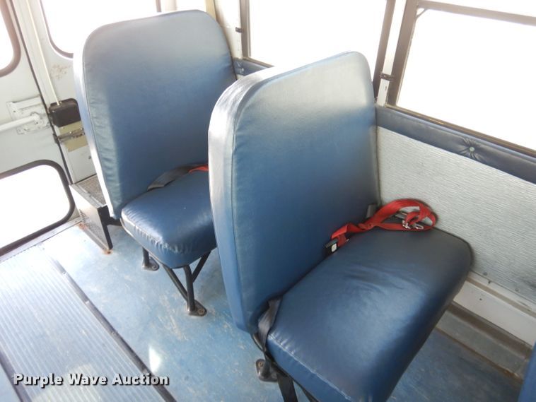 image for item DG5875 2000 International 3800 school bus