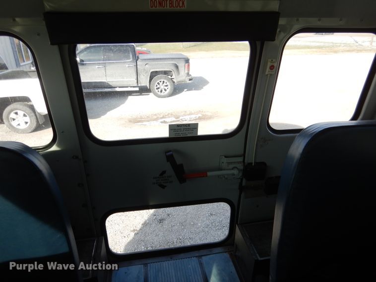 image for item DG5875 2000 International 3800 school bus