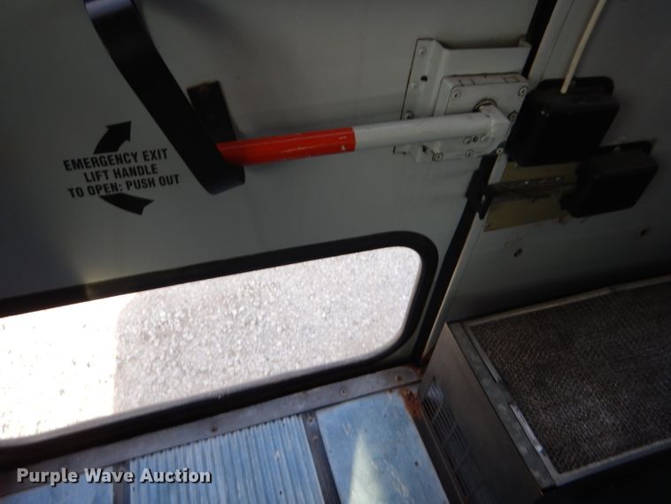 image for item DG5875 2000 International 3800 school bus