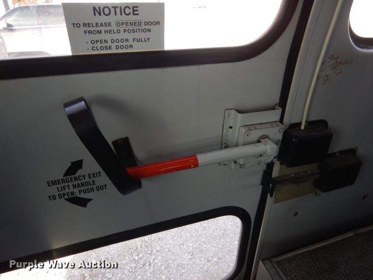 image for item DG5875 2000 International 3800 school bus