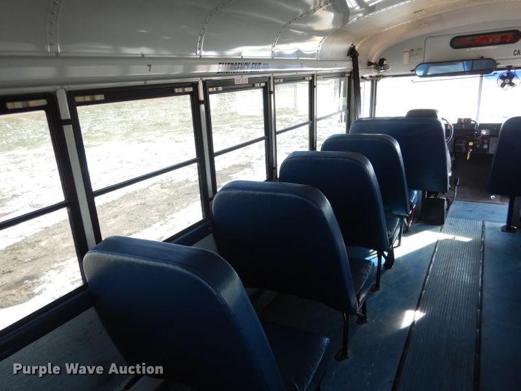 image for item DG5875 2000 International 3800 school bus