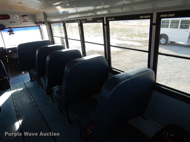 image for item DG5875 2000 International 3800 school bus