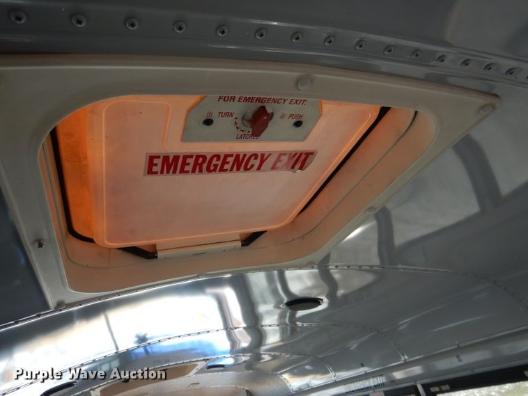 image for item DG5875 2000 International 3800 school bus