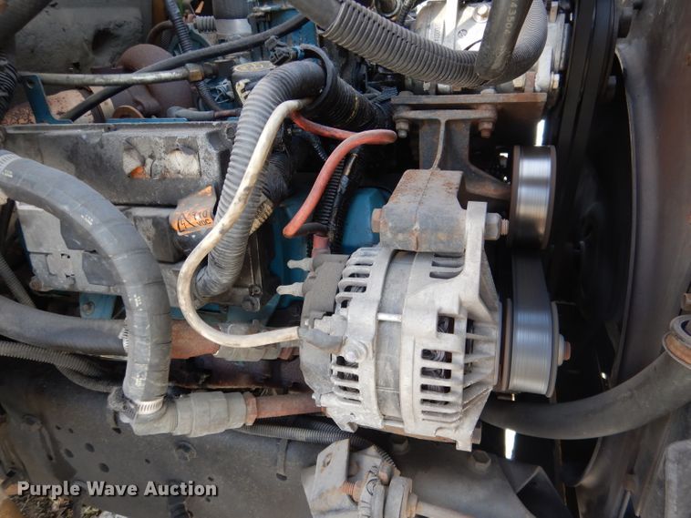 image for item DG5875 2000 International 3800 school bus