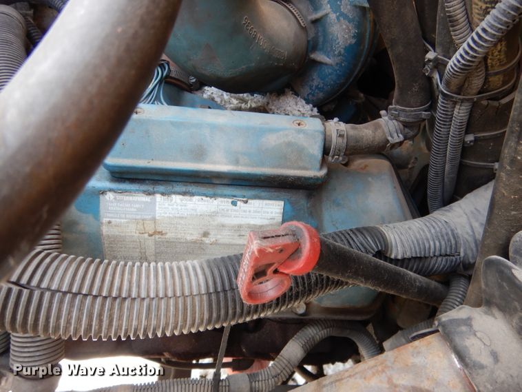 image for item DG5875 2000 International 3800 school bus