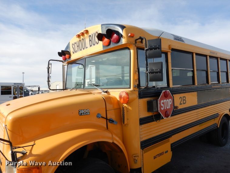 image for item DG5875 2000 International 3800 school bus