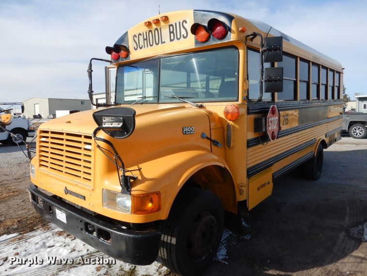 image for item DG5875 2000 International 3800 school bus