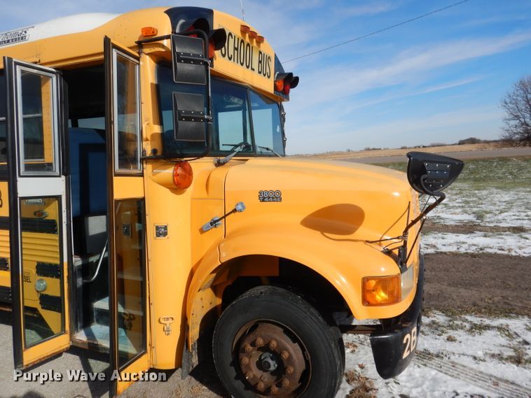 image for item DG5875 2000 International 3800 school bus