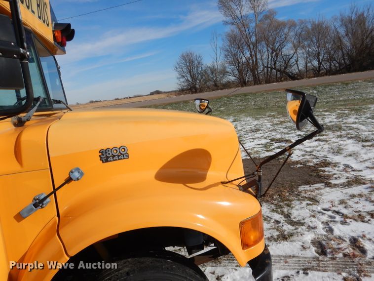 image for item DG5875 2000 International 3800 school bus