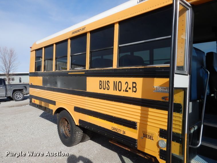 image for item DG5875 2000 International 3800 school bus