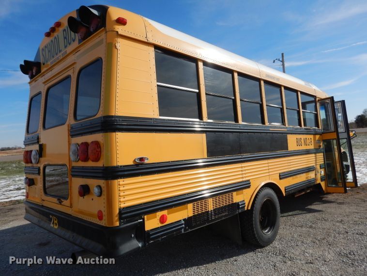 image for item DG5875 2000 International 3800 school bus