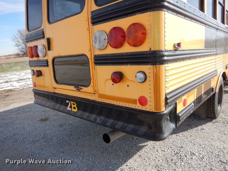 image for item DG5875 2000 International 3800 school bus
