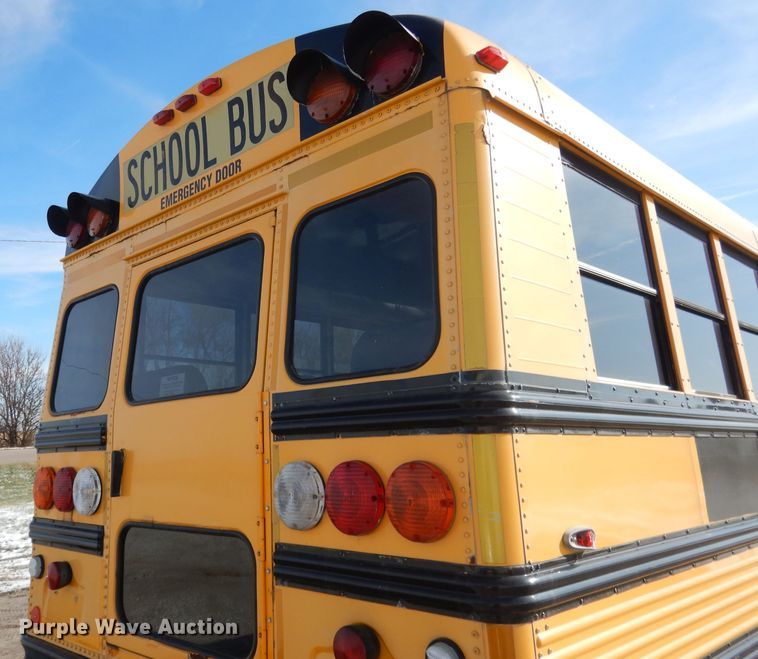 image for item DG5875 2000 International 3800 school bus