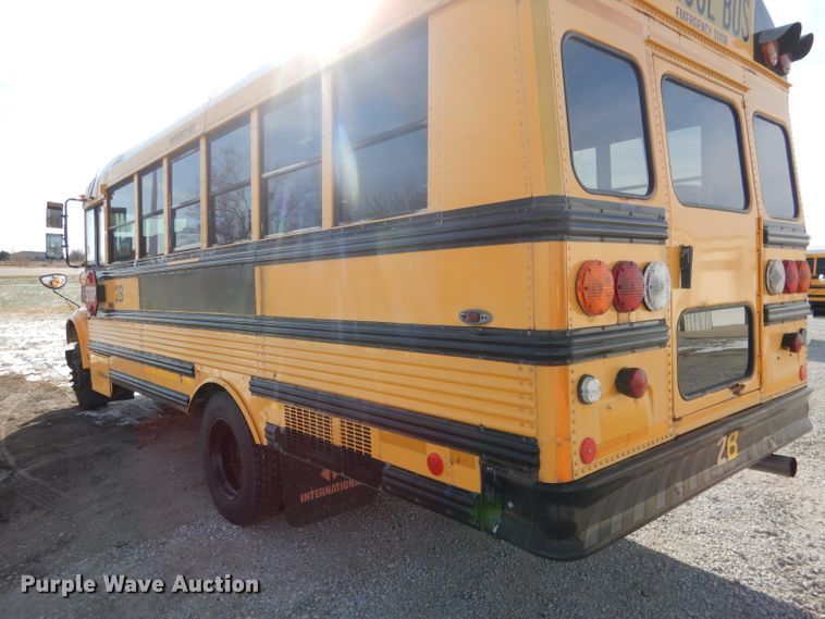 image for item DG5875 2000 International 3800 school bus