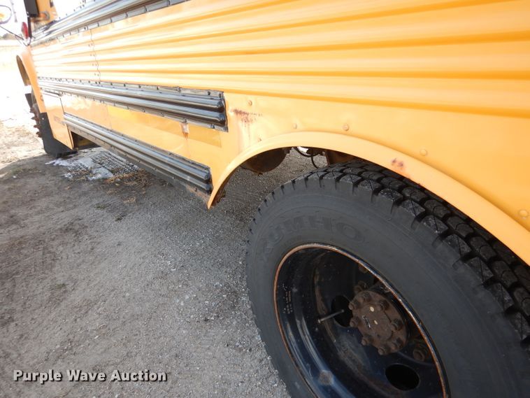 image for item DG5875 2000 International 3800 school bus