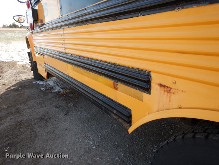 image for item DG5875 2000 International 3800 school bus