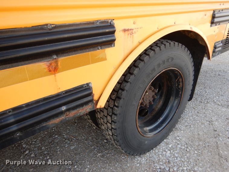 image for item DG5875 2000 International 3800 school bus