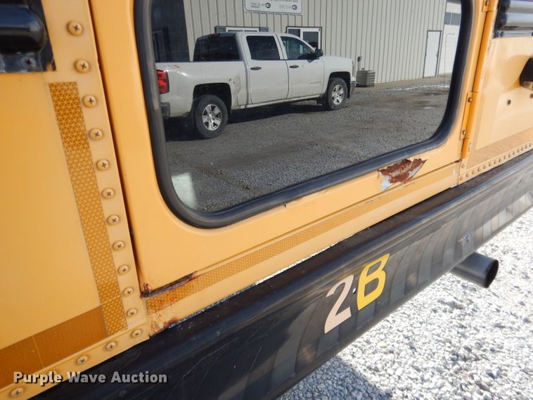 image for item DG5875 2000 International 3800 school bus