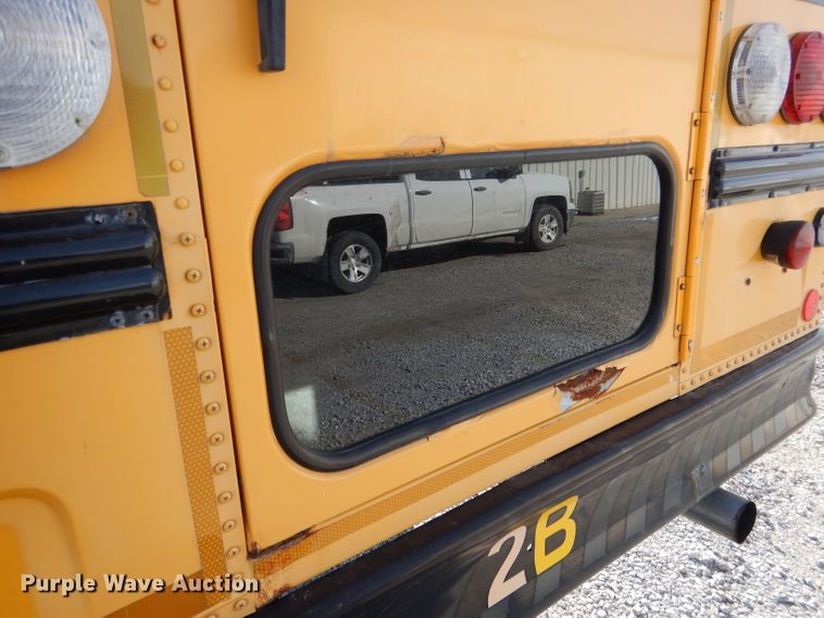 image for item DG5875 2000 International 3800 school bus