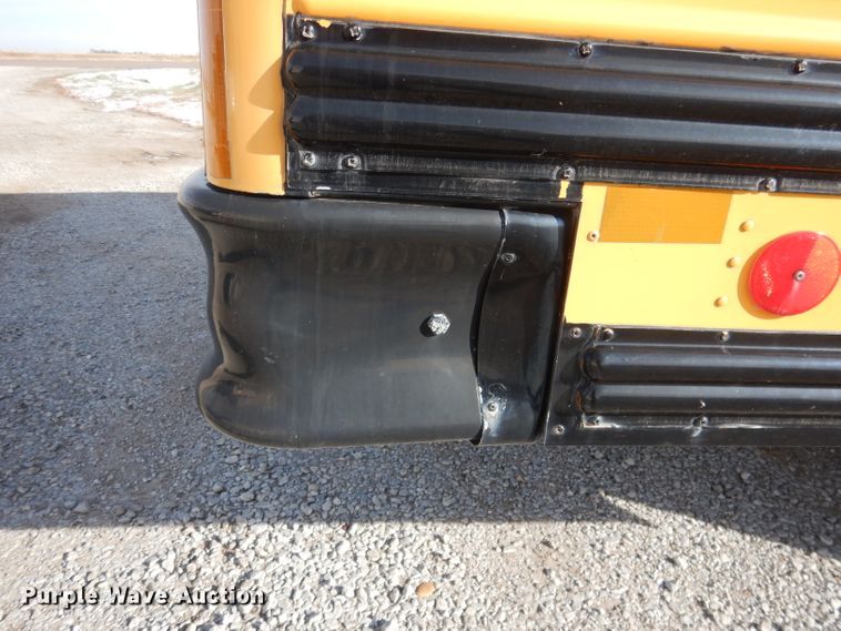 image for item DG5875 2000 International 3800 school bus