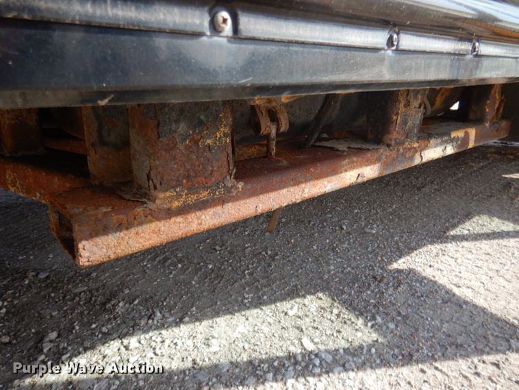 image for item DG5875 2000 International 3800 school bus