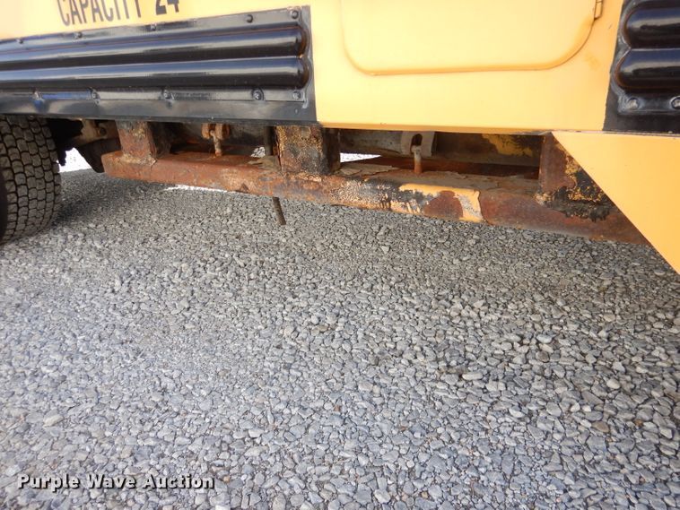 image for item DG5875 2000 International 3800 school bus