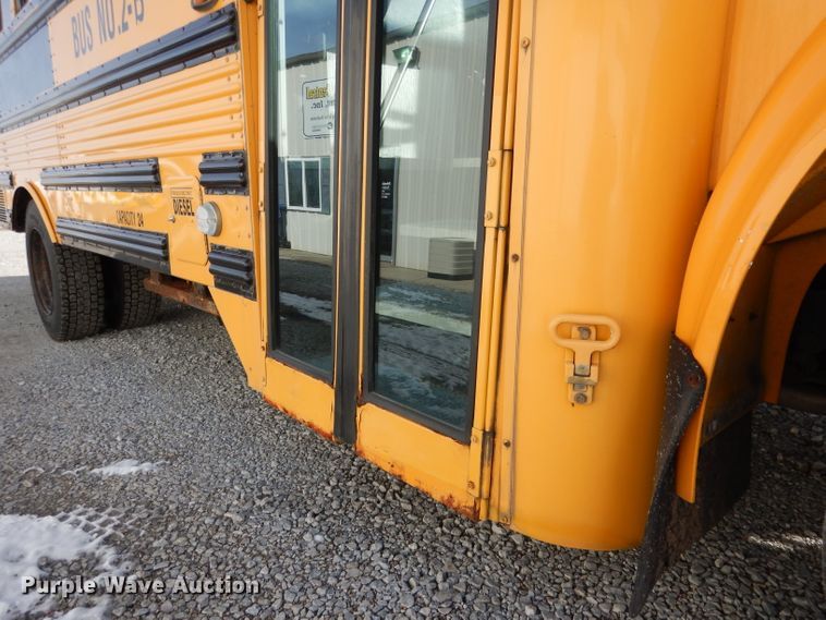 image for item DG5875 2000 International 3800 school bus