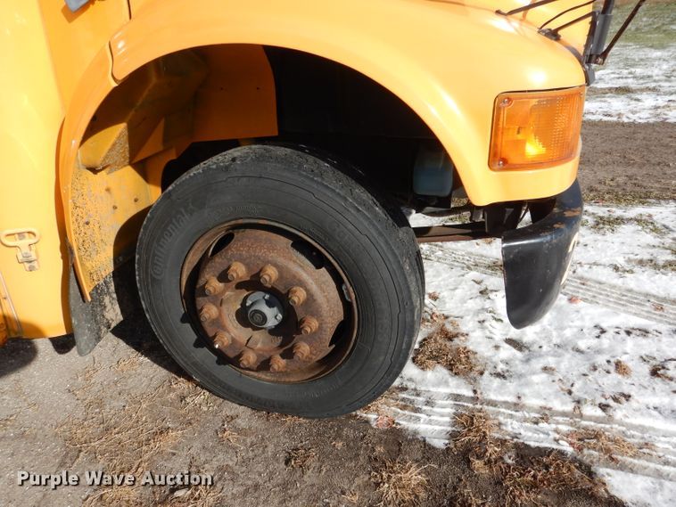 image for item DG5875 2000 International 3800 school bus