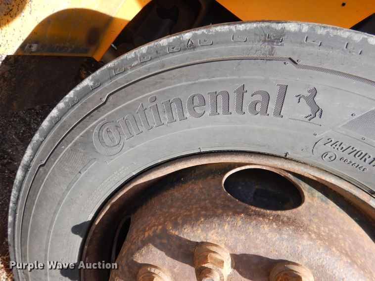 image for item DG5875 2000 International 3800 school bus