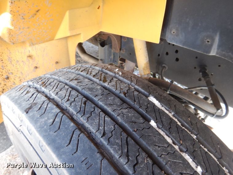 image for item DG5875 2000 International 3800 school bus