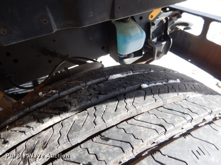 image for item DG5875 2000 International 3800 school bus