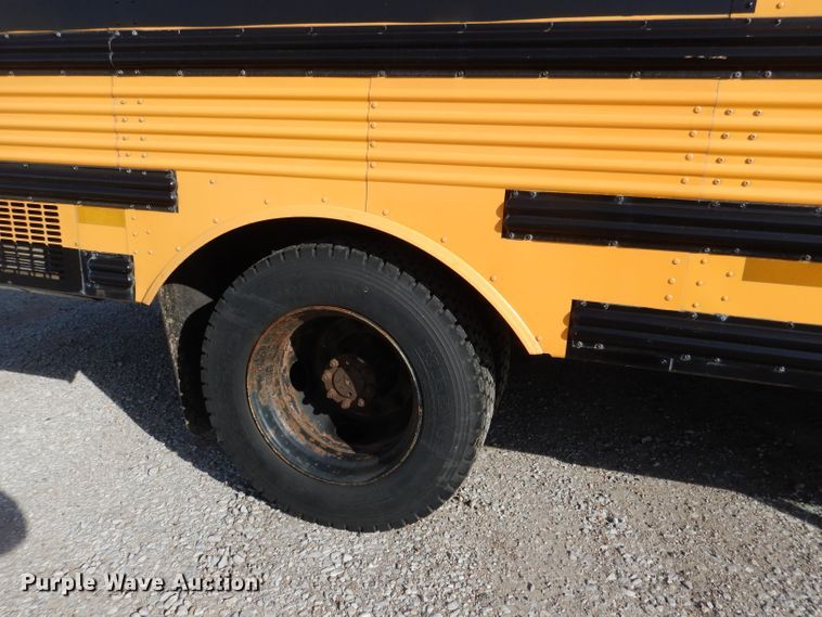 image for item DG5875 2000 International 3800 school bus