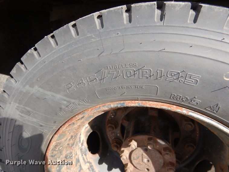 image for item DG5875 2000 International 3800 school bus