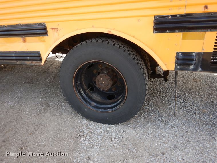 image for item DG5875 2000 International 3800 school bus