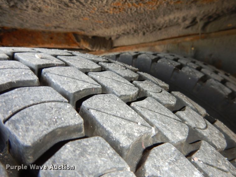 image for item DG5875 2000 International 3800 school bus