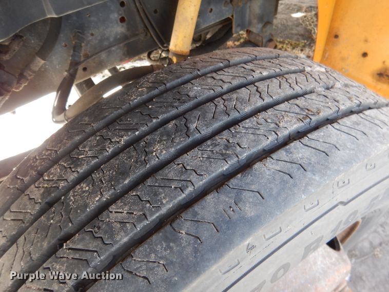 image for item DG5875 2000 International 3800 school bus