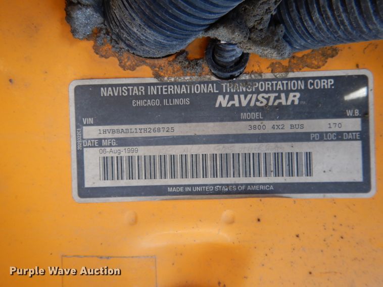 image for item DG5875 2000 International 3800 school bus