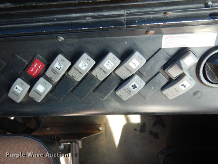 image for item DG5877 2005 Thomas Saf-T-Liner MVP EF school bus