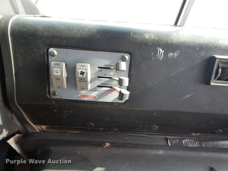 image for item DG5877 2005 Thomas Saf-T-Liner MVP EF school bus