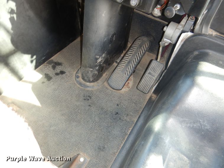 image for item DG5877 2005 Thomas Saf-T-Liner MVP EF school bus